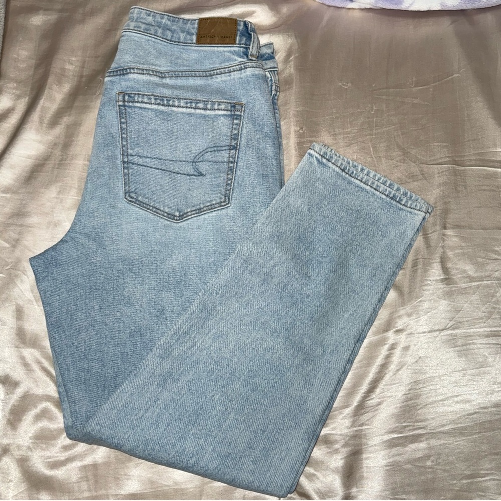 American eagle AE Strigid Mom Jean short length